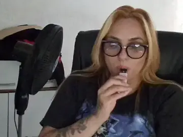 Stripchat Sex Cam of BABYKALLY_