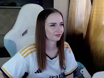 Stripchat Free Live Porn of Cutti_Crystal