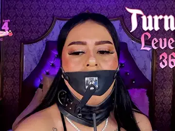 Stripchat Adult Webcam of SoffiQueen