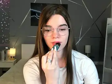 Stripchat Live Sex Cam of miss__evelyne