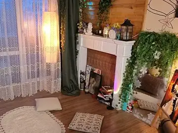 Stripchat Adult Webcam of emiliyafox_