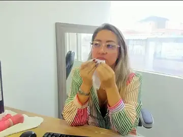Stripchat Free Porn Cam of Camilaa_12