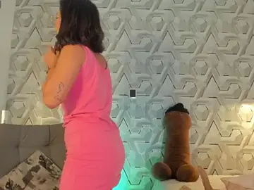 Stripchat Live Sex Cam of Sophiee_Hill