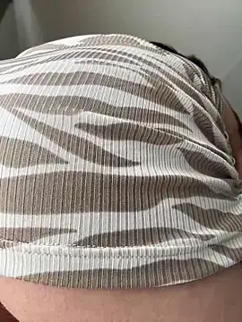 Stripchat Live Sex Cam of Alyshanon18