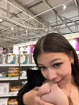 Stripchat Watch Live Sex Cams of Alyshanon18