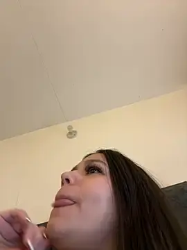 Stripchat Live Sex Cam of Alyshanon18