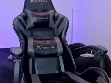 Stripchat Live Sex Cam of Amypond__