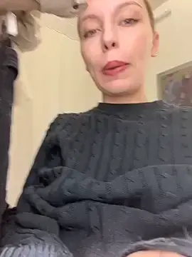 Stripchat Adult Webcam of LeiaMood