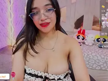 Stripchat Free Porn Cam of MARIANA_TAY1
