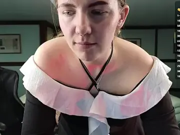 Stripchat Live Sex Cam of KiraRustle