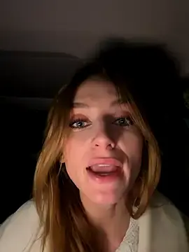 Stripchat Live Sex Cam of -AngelAri-