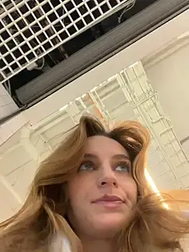 Stripchat Live Porn of -AngelAri-