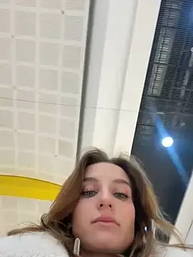 Stripchat Live Sex Cam of -AngelAri-