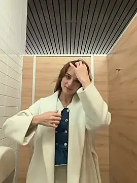 Stripchat Free Live Porn of -AngelAri-