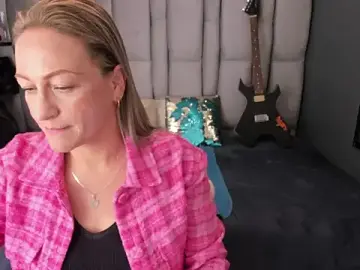 Stripchat Free Live Porn of Charlot_milf