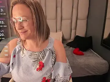 Stripchat Watch Live Sex Cams of Charlot_milf