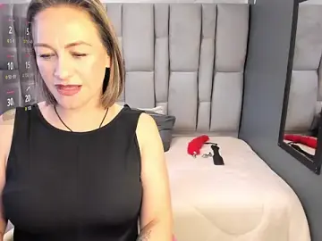 Stripchat Best live sex cam show of Charlot_milf