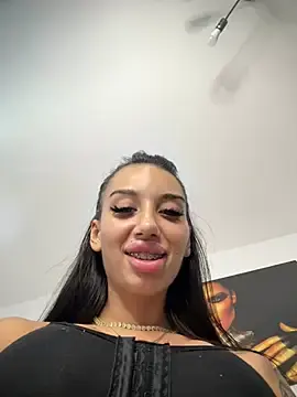 Stripchat Live Sex Cam of BlueEyes_BB