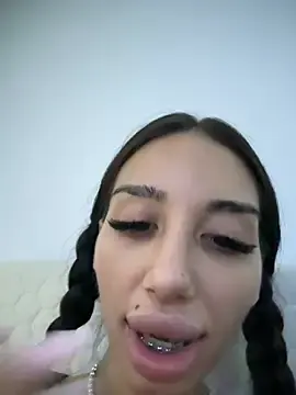 Stripchat Live Sex Cam of BlueEyes_BB