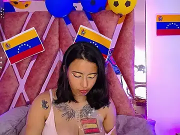 Stripchat Live Sex of Camiila__1