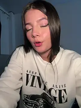 Stripchat Adult Webcam of EmmiiGlow