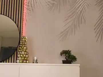 Stripchat Free Porn Cam of HottieLillyXXX