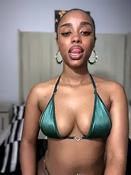 Stripchat Sex Cam of BhadBhad_Kitty