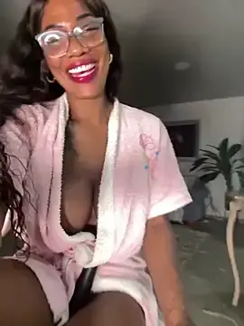 Stripchat Live Sex Cam of Bustykeyla