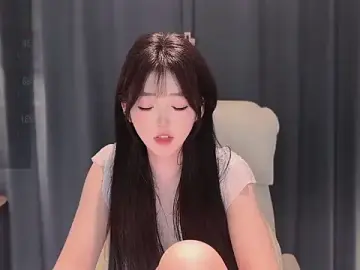 Stripchat Sex Cam of Yaiyigirl