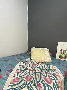 Stripchat Sex Cam of valentina_herrrera