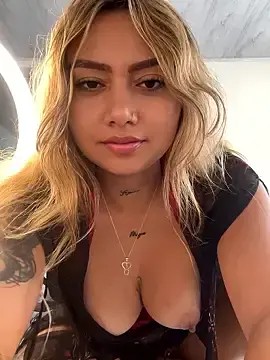 Stripchat Free Porn Cam of amanda-medrano1