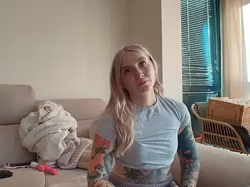 Stripchat Free Porn Cam of tattoobbgirl