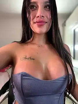 Stripchat Live Sex of Emmily_19