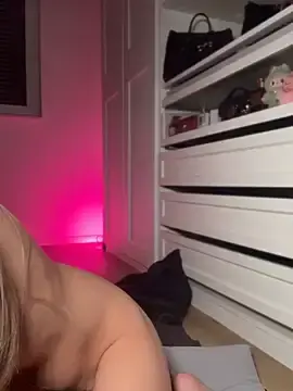 Stripchat Nude Webcam of HotBella-