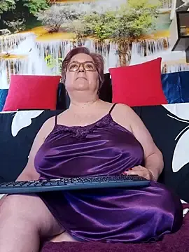 Stripchat Free Live Porn of QueenPammy1