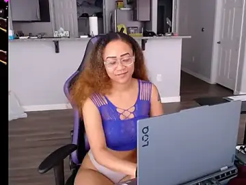 Stripchat Sex Cam of ReeseZen