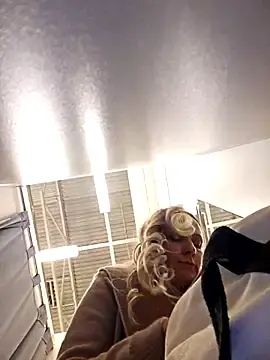 Stripchat Watch Live Sex Cams of Bondgirl_013