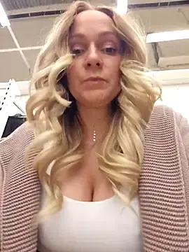 Stripchat Sex Cam of Bondgirl_013