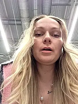 Stripchat Sex Cam of Bondgirl_013