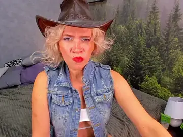 Stripchat Sex Cam of Luna__Lewis