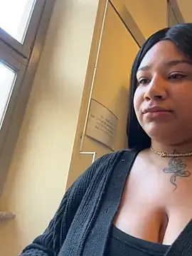 Stripchat Free Porn Cam of SashaLiciosa_