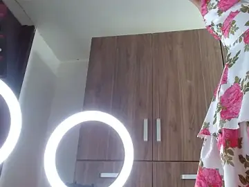 Stripchat Free Live Porn of magenta_maturr