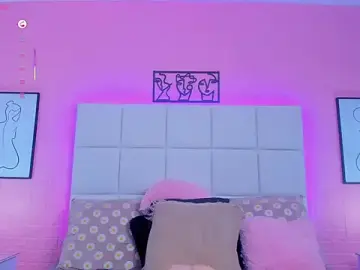 Stripchat Live Sex Cam of charlotte_kisss