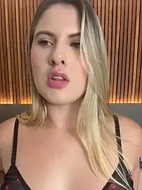 Stripchat Adult Webcam of EmiilyAdams_