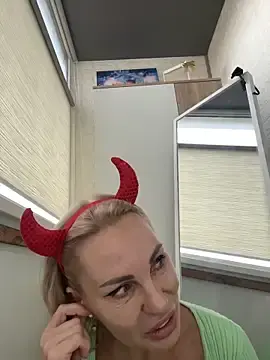 Stripchat Adult Webcam of Hotnessi