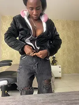 Stripchat Live Sex Cam of MorenaLush_Eup