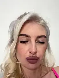 Stripchat Live Porn of Mia_Roxie