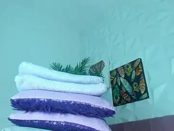 Stripchat Free Porn Cam of Hellen_Sky