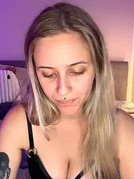 Stripchat Adult Webcam of lunawolf21