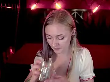 Stripchat Free Porn Cam of DramaQuenns